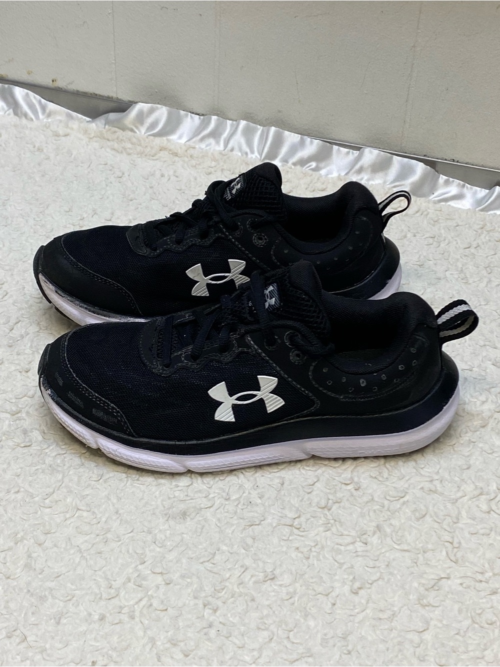 Under Armour Women's Charged Assert 10 Running Shoe women’s size 7.5